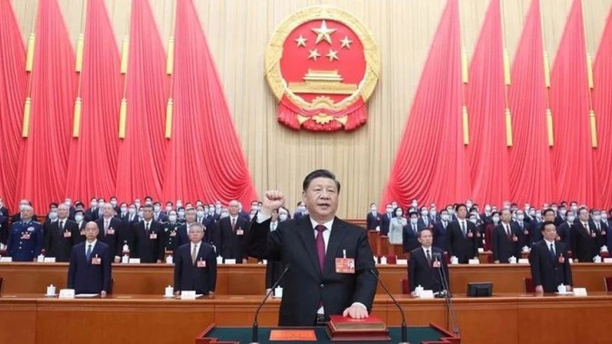 两会｜十四届全国人大一次会议选举产生新一届国家领导人 习近平全票当选国家主席中央军委主席