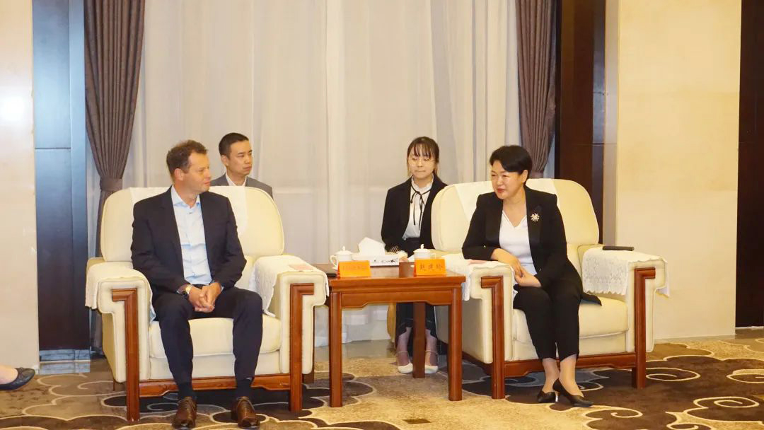 濮阳市领导会见2023亚太国际涂料产业发展大会外宾