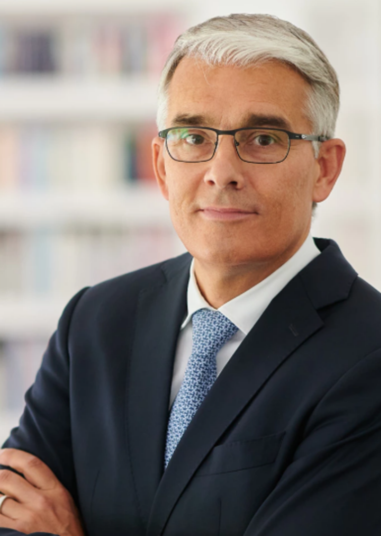 库乐满任期延长至2030年-迈克尔&middot;劳赫出任CFO559